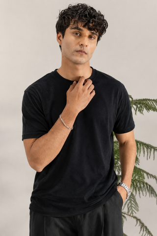 Basic Black T-Shirt – Regular Fit