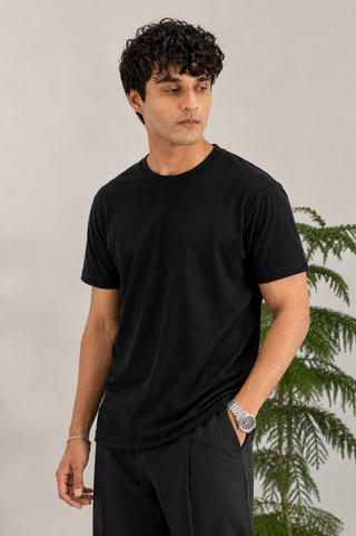 Basic Black T-Shirt – Regular Fit