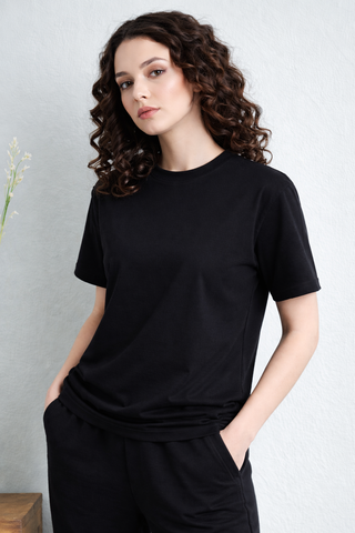 Classic Black Crew Neck T-Shirt – Women's Timeless Cotton Fit